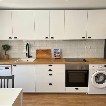 Luxury Artistic Digital Nomad Getaway W/ Terrace Apartment Lisbon Luaran gambar