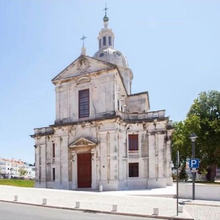 Luxury Artistic Digital Nomad Getaway W/ Terrace Apartment Lisbon Luaran gambar