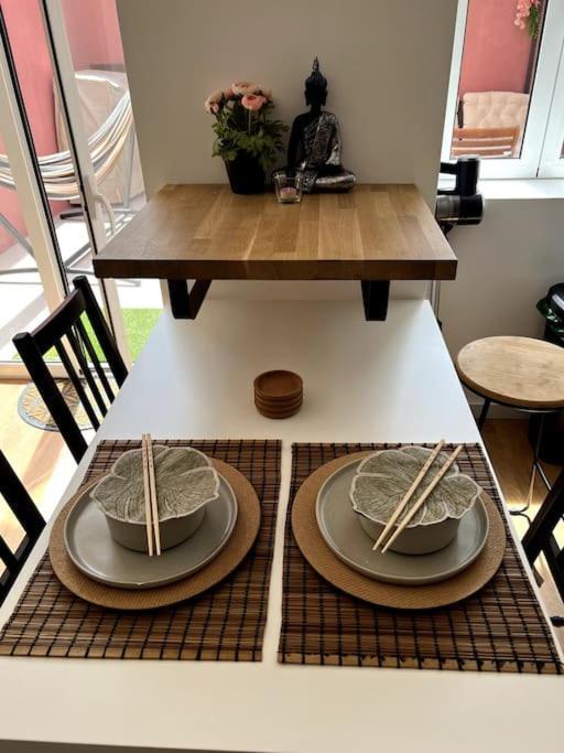 Luxury Artistic Digital Nomad Getaway W/ Terrace Apartment Lisbon Luaran gambar
