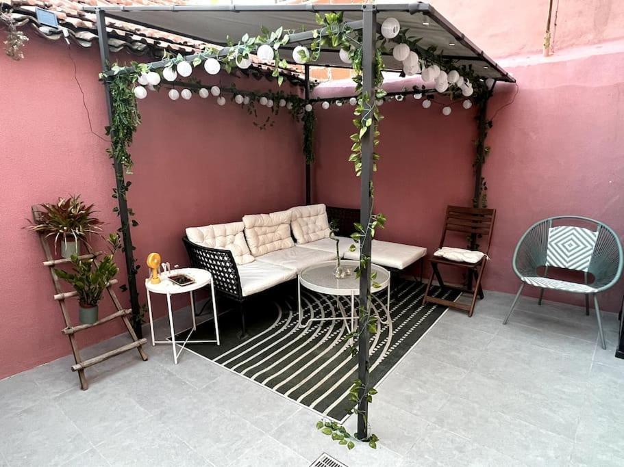 Luxury Artistic Digital Nomad Getaway W/ Terrace Apartment Lisbon Luaran gambar