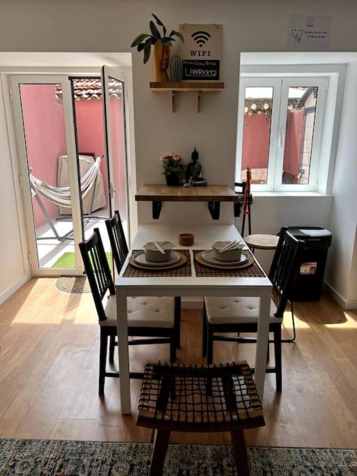 Luxury Artistic Digital Nomad Getaway W/ Terrace Apartment Lisbon Luaran gambar