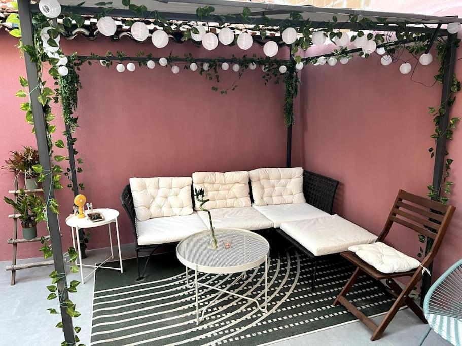 Luxury Artistic Digital Nomad Getaway W/ Terrace Apartment Lisbon Luaran gambar