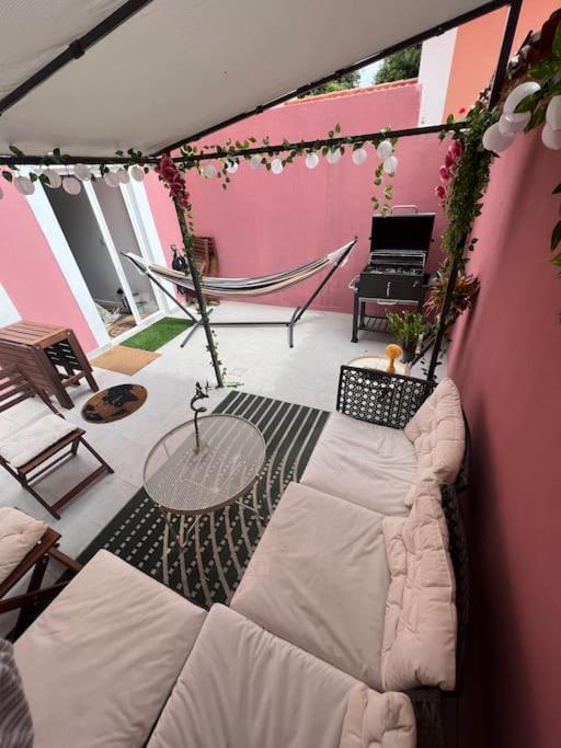 Luxury Artistic Digital Nomad Getaway W/ Terrace Apartment Lisbon Luaran gambar