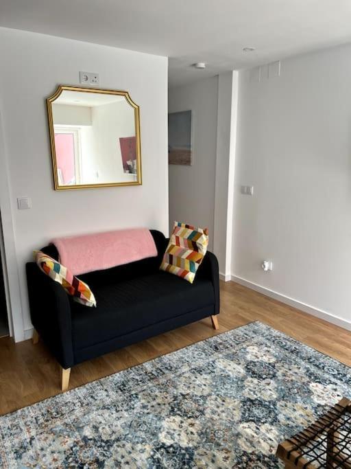 Luxury Artistic Digital Nomad Getaway W/ Terrace Apartment Lisbon Luaran gambar