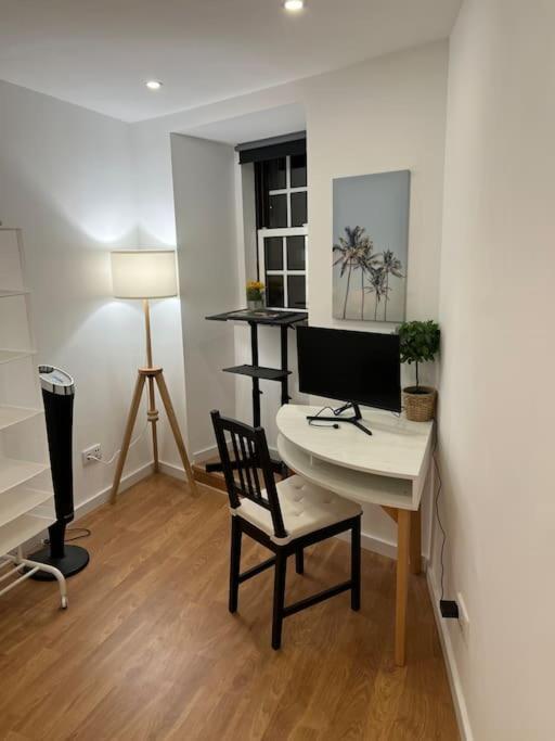 Luxury Artistic Digital Nomad Getaway W/ Terrace Apartment Lisbon Luaran gambar