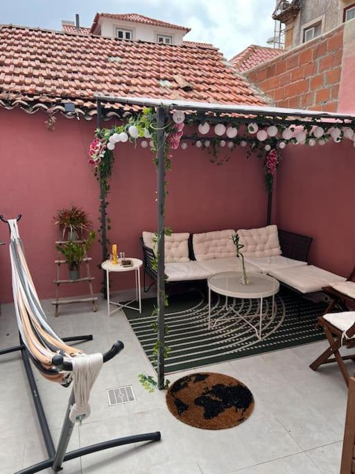 Luxury Artistic Digital Nomad Getaway W/ Terrace Apartment Lisbon Luaran gambar