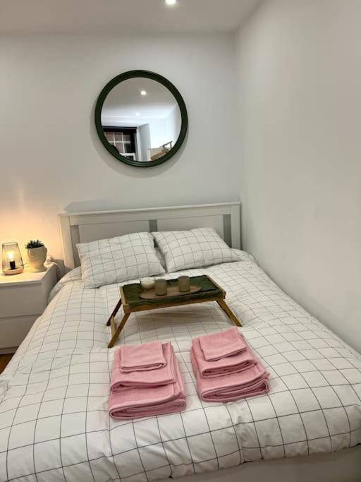 Luxury Artistic Digital Nomad Getaway W/ Terrace Apartment Lisbon Luaran gambar