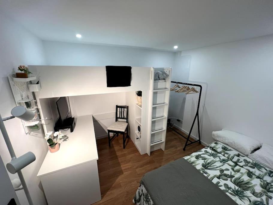 Luxury Artistic Digital Nomad Getaway W/ Terrace Apartment Lisbon Luaran gambar