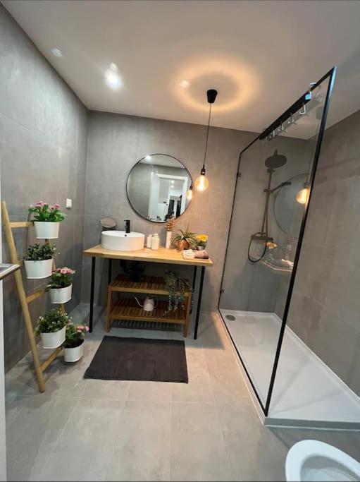 Luxury Artistic Digital Nomad Getaway W/ Terrace Apartment Lisbon Luaran gambar