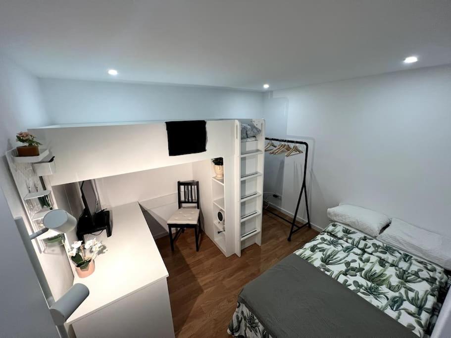 Luxury Artistic Digital Nomad Getaway W/ Terrace Apartment Lisbon Luaran gambar